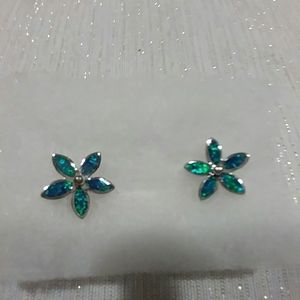 Opal pierec earrings